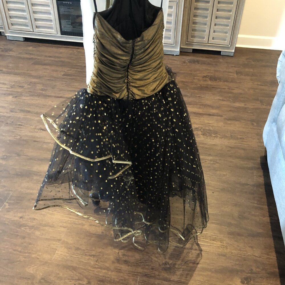 FORMAL CASADE DRESS SIZE 6 - Picture 2 of 5